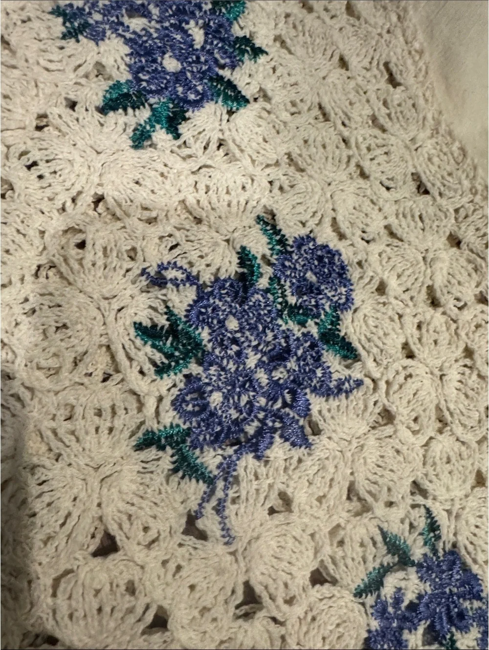 Zara Embroidered Floral Crotched Top with Puff Sleeves Size Medium
